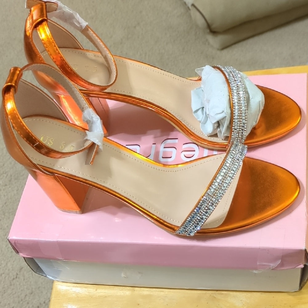 Women's Ankle Strap Rhinestone Heeled Sandal Size 8.5 - Picture 2 of 6
